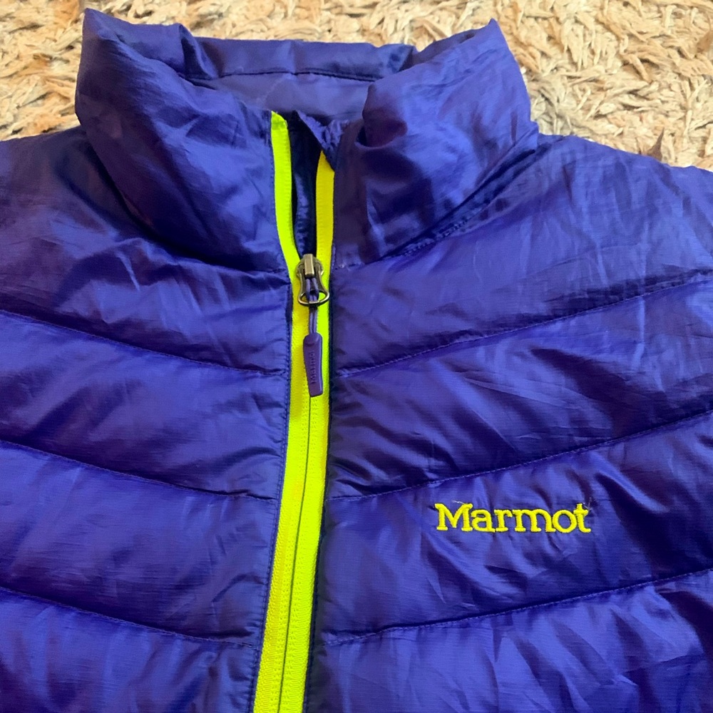 800 Fill Marmot puffy jacket .No tears , looks like new . Used only one time .